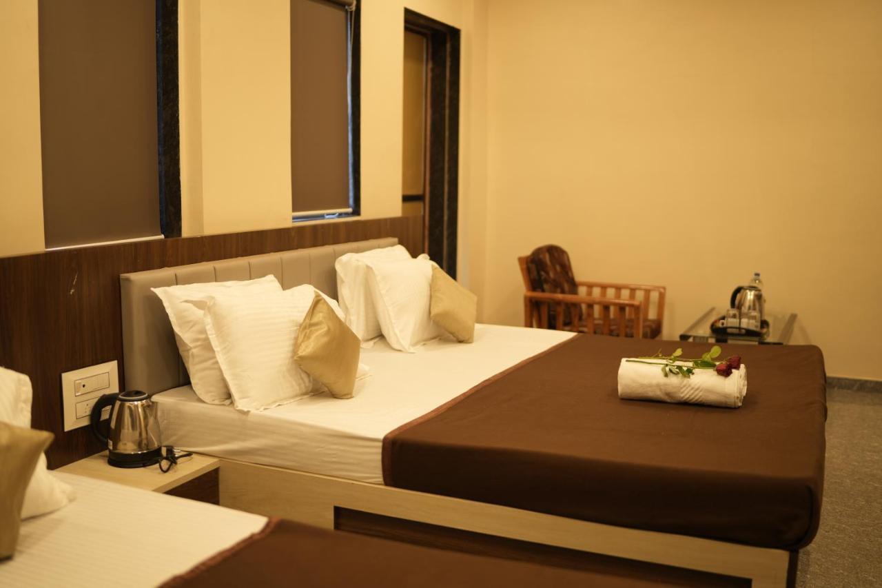 Hotel Sitara Inn Ratnāgiri Exteriör bild