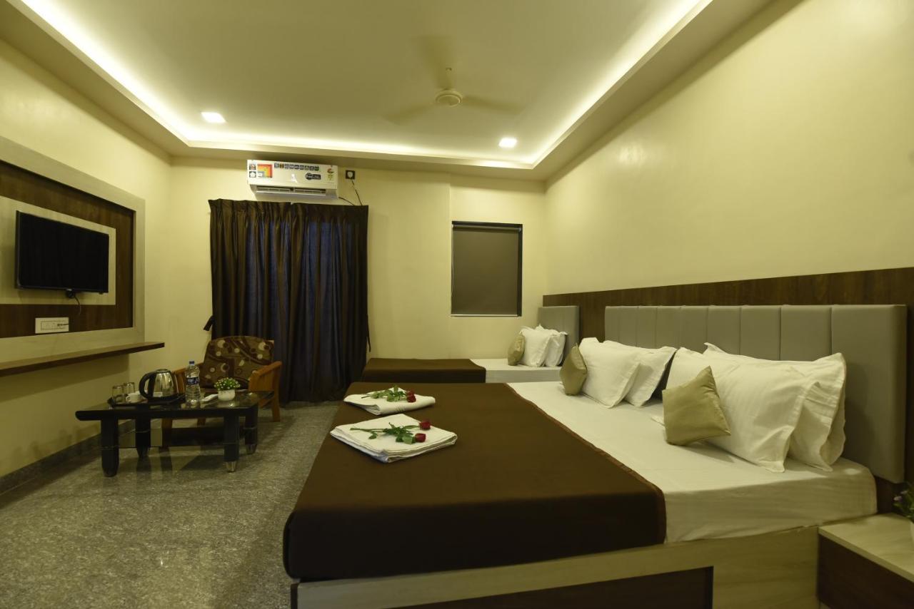 Hotel Sitara Inn Ratnāgiri Exteriör bild